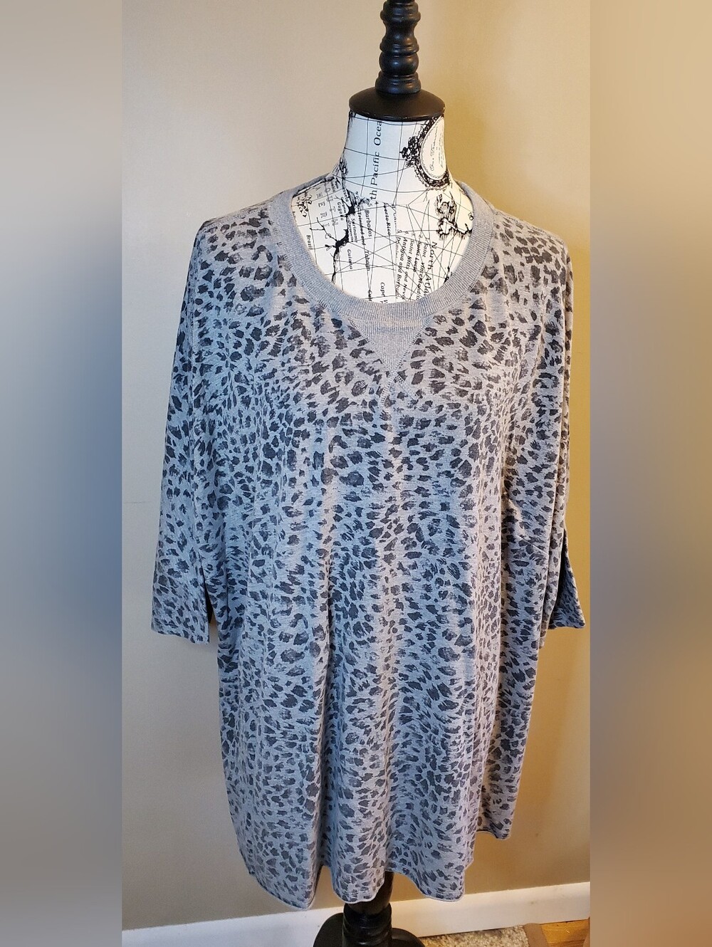 Zim & Zoe Active Women's 3X 26/28 Gray Leopard Print Dolman Half Sleeve Stretch